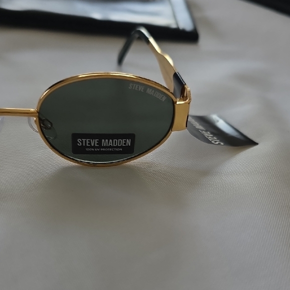 Steve Madden Modern Oval Gold and Black Sunglasses W/ Green Lenses New - Picture 4 of 9